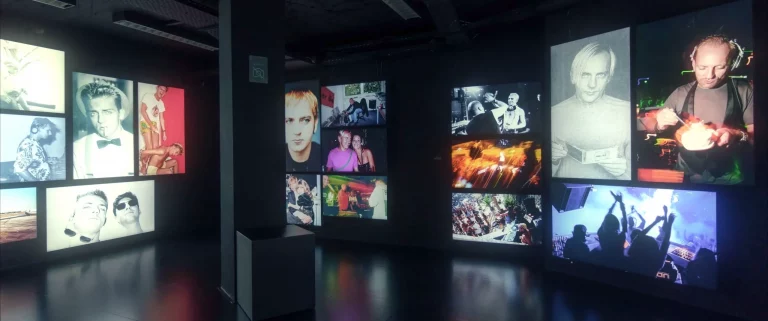 Galleriewand mit Fotos von Sven Väth