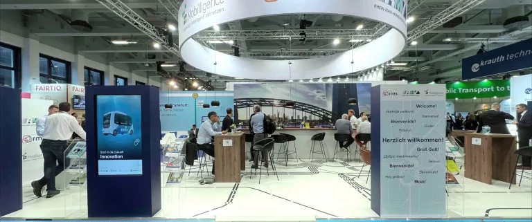 Übersichtsbild des RMV Messestands auf der Innotrans 2022